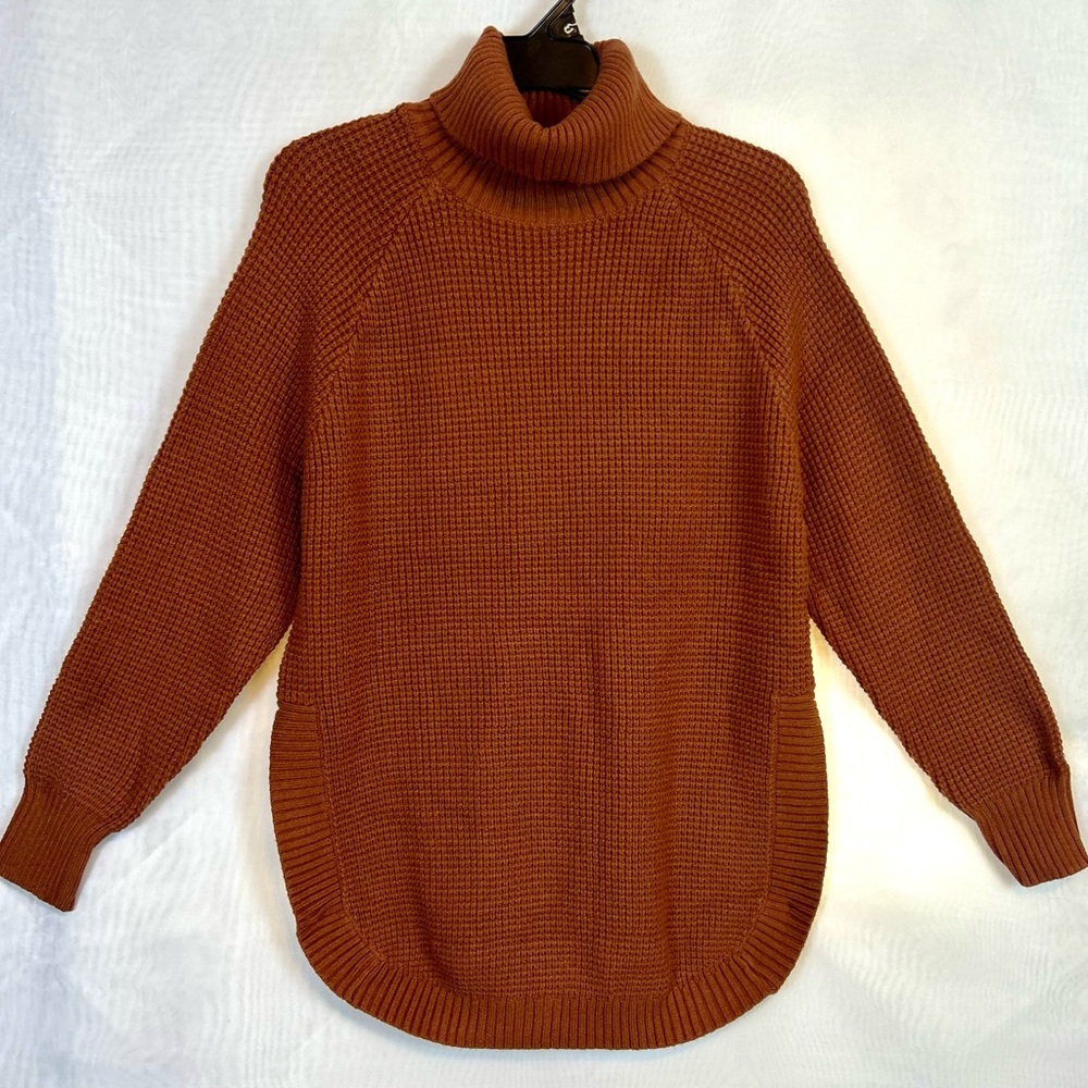 Women’s Rust Brown Waffle Knit Turtleneck Split Side Top / Size small